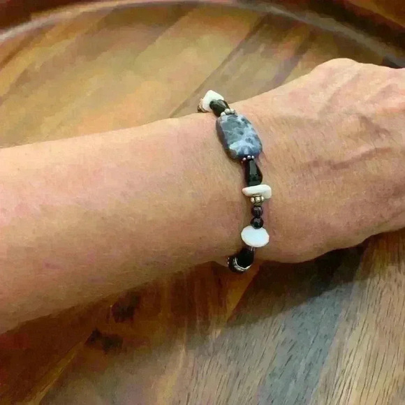 Unique Handcrafted beaded bracelet. One of a kind! 7” - Picture 5 of 7